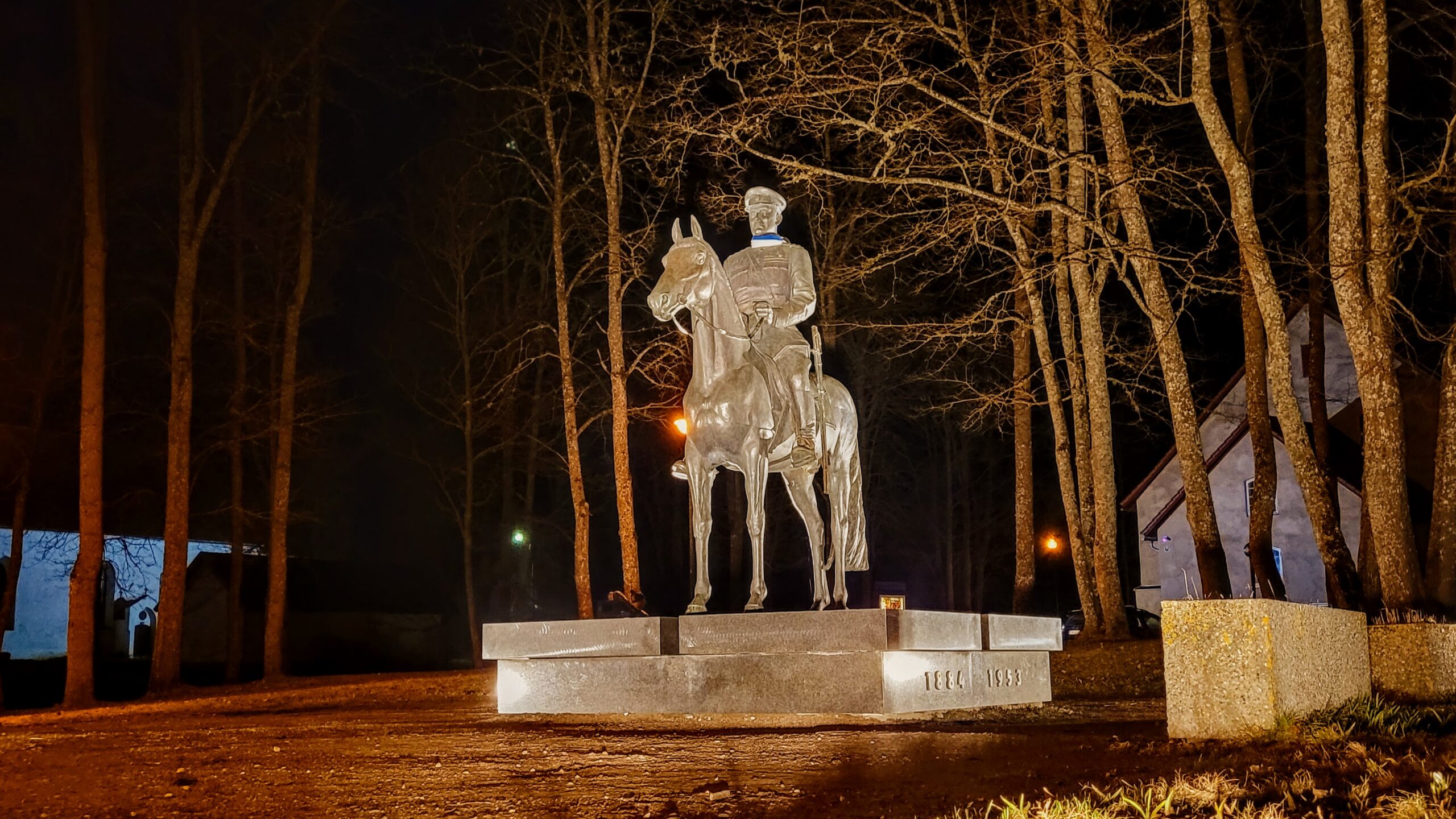 Laidoneri Ratsamonument Viljandis