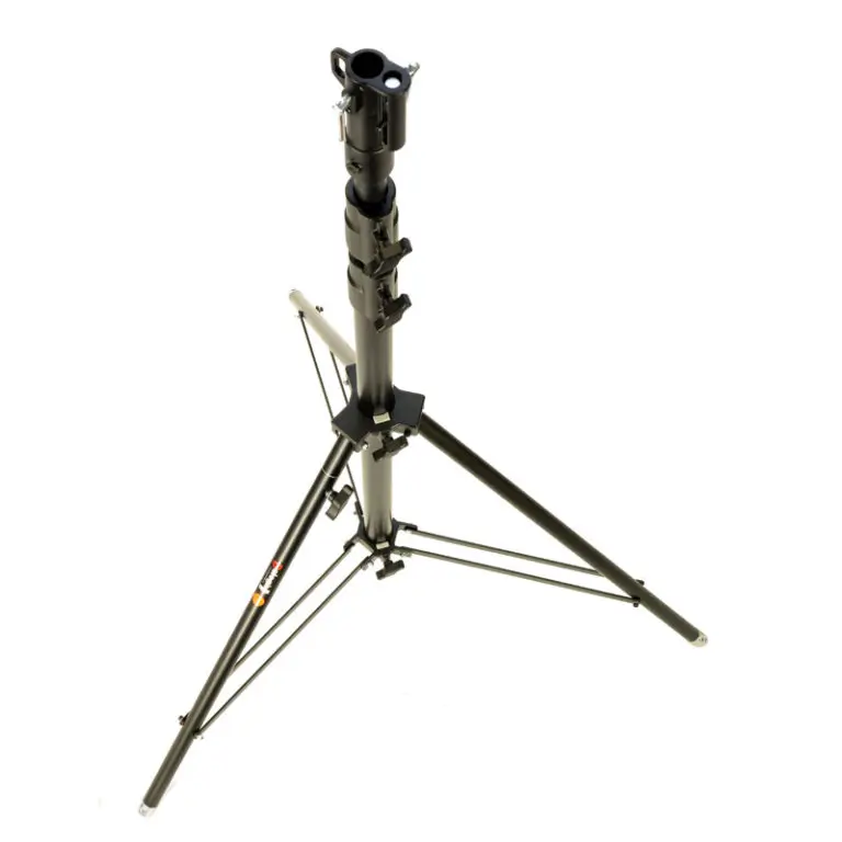 Statiiv koos põiklatiga